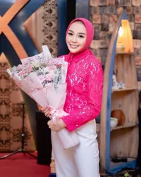 Rayakan Ultah ke-24, Thisia Halijam Istri Agustiar Sabran Mantan Ipar Ussy Sulistiawaty Dapat Surprise Tengah Malam