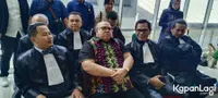 Razman Nasution Teteskan Air Mata Dapat Dukungan Musisi Jalanan