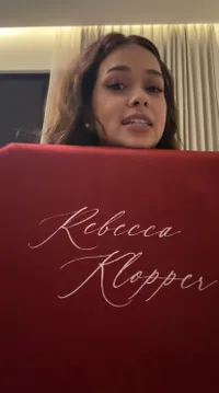 Rebecca Klopper Spill Souvenir Bridesmaid di Pernikahan Jennifer Coppen dan Justin Hubner