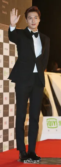 Red Carpet 'Baeksang Awards 2015' Penuh Aktor Ganteng Pujaan