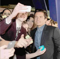 Red Carpet Brit Awards 2015, Dari Ajang Selfie Sampai Pelukan