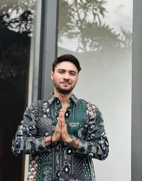 Bikin Meleleh! Inilah 8 Potret Refal Hady Sebagai Pemeran Utama ‘A PERFECT FIT’