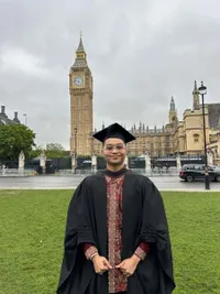 Reiki Anak Ratna Listy Wisuda di London, Tetap Bahagia Meski Tak Didampingi Keluarga