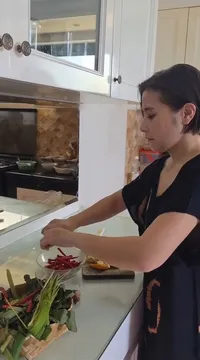 Rendang Prilly Latuconsina Omara Approved, Tak Lagi Kena 'Polisi Rendang'