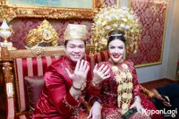 Resepsi Akan Undang Ratusan Artis, Ini 8 Potret Barbie Kumalasari Usai Dinikahi Mantan Kekasih - Bahagia Pamerkan Cincin