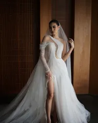 Resmi Jadi Istri Investor Jebolan Harvard University, Ini 10 Potret Pernikahan Patricia Gouw yang Digelar Mewah di Bali - Gaun Pengantin Berdesain Unik Jadi Sorotan