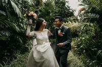 Resmi Jadi Suami Istri, Deretan Foto Joshua Suherman dan Clairine Clay Tampil Serasi Bak Prince & Princess di Hari Pernikahan
