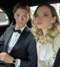 Resmi Tunangan, Intip 7 Potret Thomas Brodie dan Talulah Riley Saat Pacaran - Ternyata Terpaut Umur 5 Tahun!