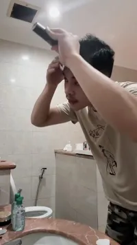 Rey Mbayang Cukur Rambut Sendiri Sampai Plontos, Hasilnya Bikin Pangling