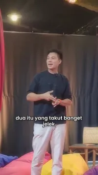 Reza Rahadian Dikerjain Baim Wong Soal Poster Film Terbaru, Ekspresinya Nggak Bisa Bohong