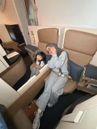 Ria Ricis dan Moana Happy di Pesawat, Tempuh 8 Jam Penerbangan Demi Liburan