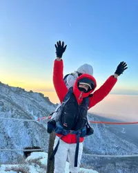 Ria Ricis Versi Korea, Potret Lee Si Young Gendong Anaknya Saat Mendaki Puncak Tertinggi di Korsel yang Mendapat Hujatan