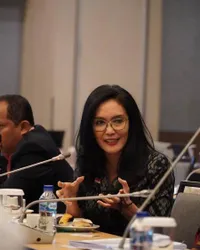 Rieke Diah Pitaloka Kuliah S1 Lagi Padahal Sudah Lulus S3, Alasannya Ingin Bantu Mat Solar
