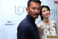 Rio Dewanto dan Laura Basuki Makin Mesra di 'LOVE AND FAITH'