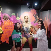 Ririn Ekawati Ajak Putrinya Main di Universal Studio Singapura!