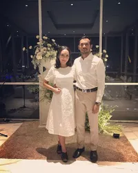 Romantis! Oka Antara dan Istri Rayakan Momen 10 Tahun Pernikahan