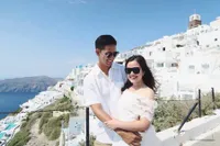 Romantis! Potret Honeymoon Tasya Kamila - Randi di Santorini