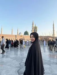 Rossa dan Melly Goeslaw Umrah Bareng, Sekalian Rayakan Ultah di Tanah Suci