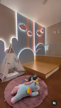 Ruangannya Seru Banget! 7 Potret Kamar Calon Bayi Zaskia Gotik yang Mewah - Bernuansa Hangat