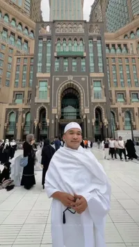 Ruben Onsu Emosional Saat Umrah, Menangis Haru di Depan Ka'bah