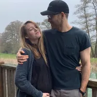 Ryan Reynolds Unggah Foto Ajaib Blake Lively Lagi di Ulang Tahun Sang Istri
