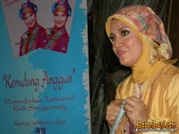 Ratih Sanggarwati dan Kerudung