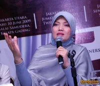 Ratih Sanggarwati di Hotel Grand Tropical