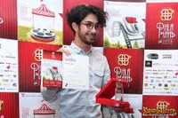 Reza Rahadian Raih Penghargaan Aktor Utama Terpilih Piala Maya