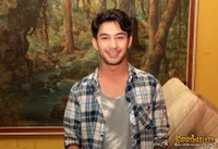 Reza Rahadian Syuting Film Tentang Tsunami