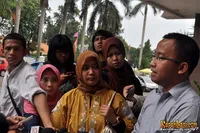 Rina Usahakan Damai Dengan Anak Nia Daniati