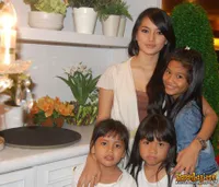 Ririn Ekawati di Kediamannya Bendungan Hilir