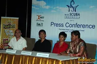 Riyanni Djangkaru di Konferensi Pers Miss Scuba Indonesia 2011