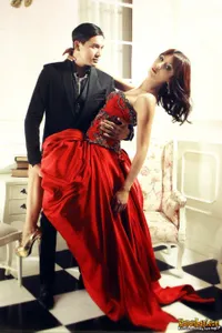 Romantisnya Foto Prewedding Ryan Delon dan Sharena Gunawan