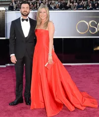 Rumah Mewah Jennifer Aniston di Kawasan Bel Air - Kandang Ayam Khusus