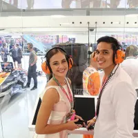 Saat Marissa Nasution & Marcell Chandrawinata Nonton F1 Bersama