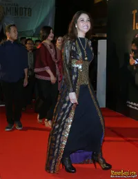Saat Sederet Seleb Paradekan Busana Mewah Serba Etnik, Cantik!