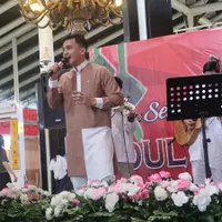 Sahrul Gunawan Lakukan Kegiatan Unik, Hibur Pemudik di Bandara