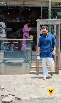 Saif Ali Khan Keluar dari Resto di Siang Bolong Bareng Kareena dan Taimur, Netizen India: Gak Puasa?