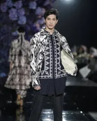 Sama-sama Model, 15 Potret Maudy Koesnaedi Melenggang di Catwalk Bareng Eddy Meijer - Banjir Pujian Netizen