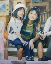 Sama-Sama Tak Ingin Menikah! 8 Potret Kedekatan Leony dan Adik yang Kini Jadi Chef di Jepang - Ungkap Keinginan di Masa Tua