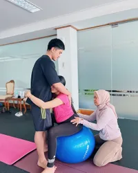 Sambut Kelahiran Buah Hati, 8 Potret Kaesang Pangarep dan Erina Gudono Lakukan Yoga Prenatal Bersama