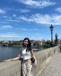 Sasi Asmara Anak Dian Nitami dan Anjasmara ke Praha, Belajar Bedah Jantung Sambil Liburan