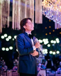 Sebagian Besar Pakaian Mendiang Vidi Aldiano Disumbangkan ke Panti Asuhan