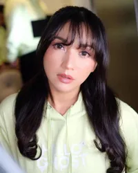 Sebentar Lagi Genap 40 Tahun, Potret Hesti Purwadinata yang Makin Awet Muda - Hot Mom Body Goals Bikin Iri