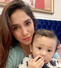 Sebentar Lagi Genap Setahun, Ini Potret Baby Saka Anak Ussy Sulistiawaty dan Andhika Pratama yang Makin Ganteng