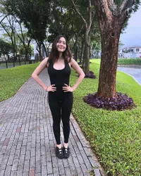 Sebulan Pasca Melahirkan, Potret Laura Theux yang Sudah Kembali Langsing - Percaya Diri Pamer Perut Bekas Operasi