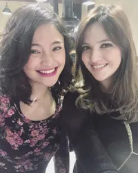 Sebut Nia Ramadhani Berhasil dengan Pertarungan di Neraka, Marshanda Pamer Foto-Foto Jadul Berdua - BFF Goals Banget!