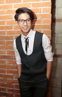 Sederet Aktor Ganteng 'DILAN 1990', Nggak Cuma Iqbaal Ramadhan!