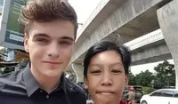 Sederet Artis Luar Negeri yang Tak Dikenali Saat Berkunjung ke Indonesia - Ada yang Sampe Beli Gudeg!