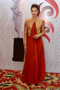 Sederet Fashion Cetar di Red Carpet Piala Vidya FFI 2014, Badai!